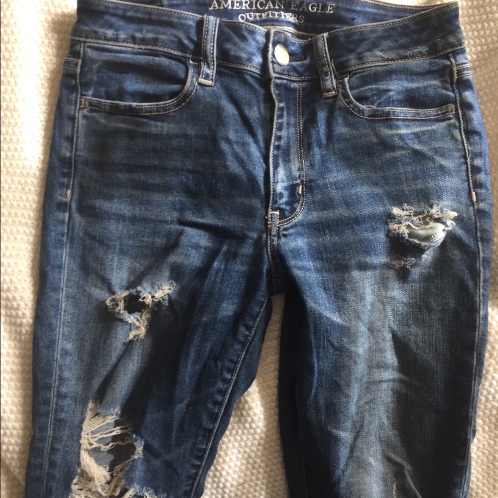 Distressed skinny jeans